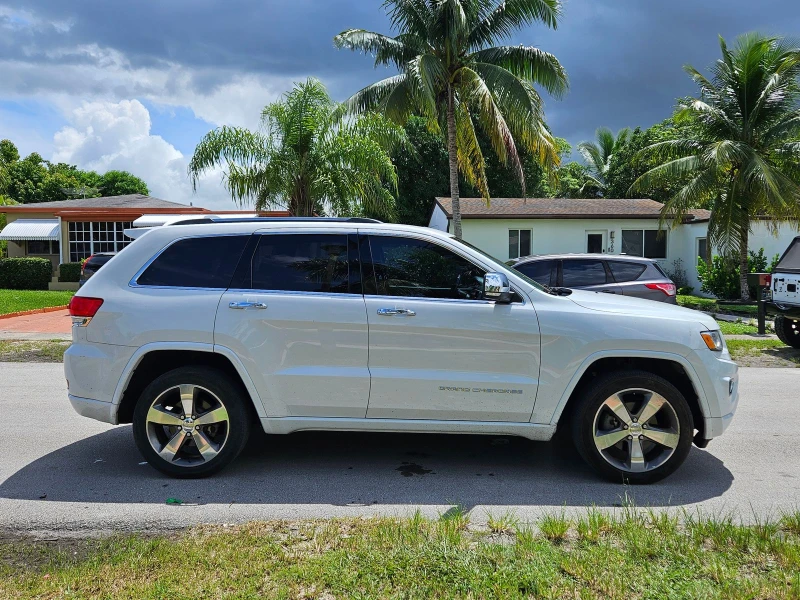 Jeep Grand cherokee Overland/ПОДГРЕВ/ОБДУХВАНЕ/ПАНОРАМА/NAVI/KEYLESS, снимка 4 - Автомобили и джипове - 48099414