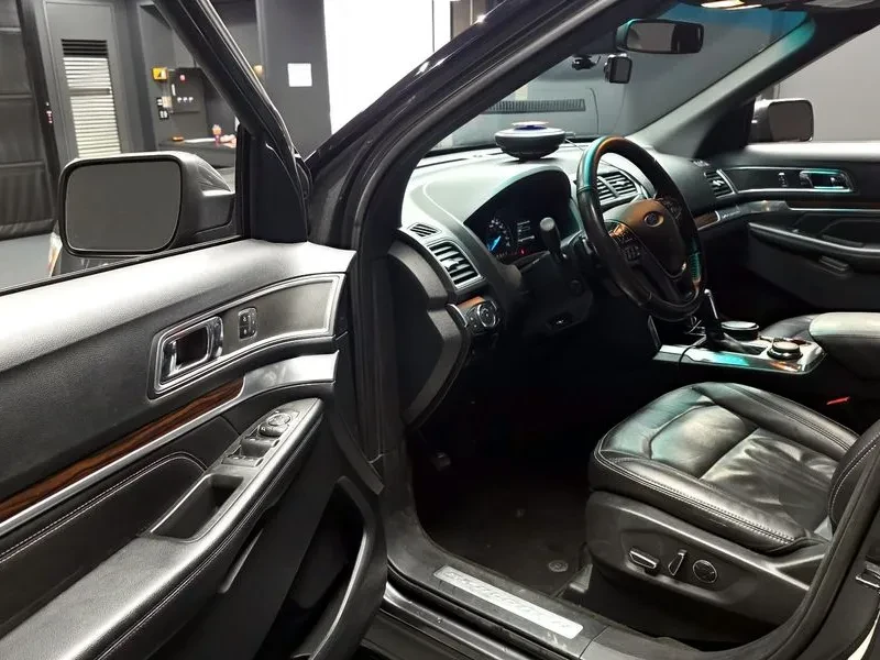 Ford Explorer 2.3 AWD, снимка 10 - Автомобили и джипове - 54351878