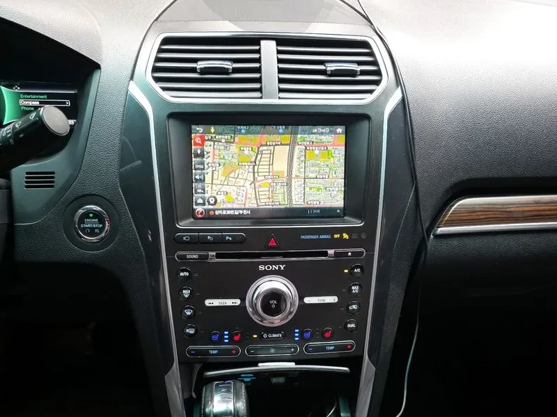 Ford Explorer 2.3 AWD, снимка 14 - Автомобили и джипове - 54351878