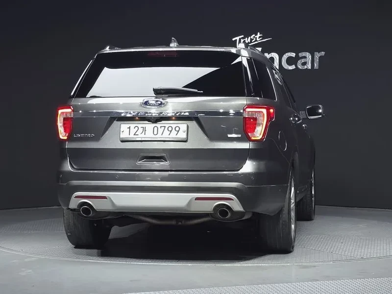 Ford Explorer 2.3 AWD, снимка 4 - Автомобили и джипове - 54351878