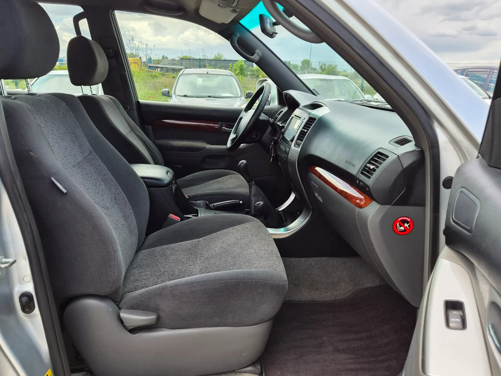 Toyota Land cruiser 3.0D 163кс ВСИЧКО ПЛАТЕНО , снимка 13 - Автомобили и джипове - 54559603