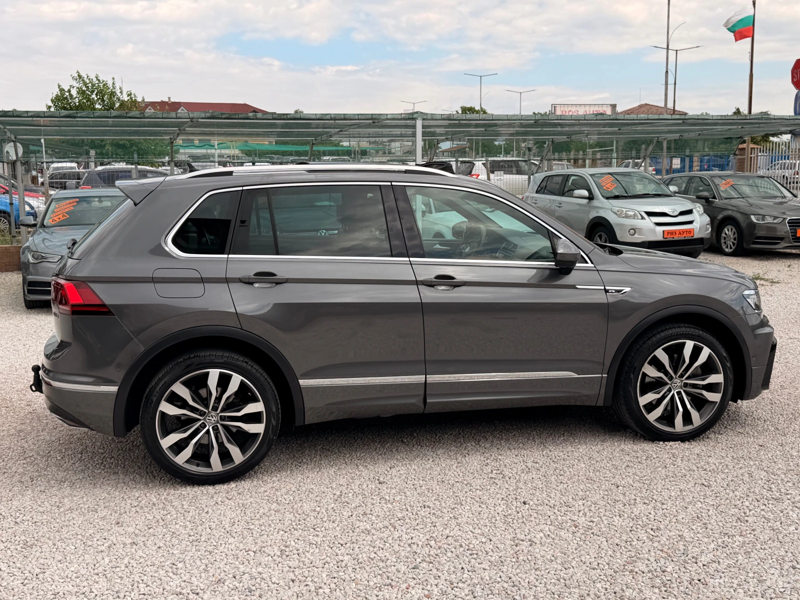 VW Tiguan 2.0TDI* R-LINE* 100%KM* 360KAMERA* FULL* ЛИЗИНГ, снимка 4 - Автомобили и джипове - 55152684