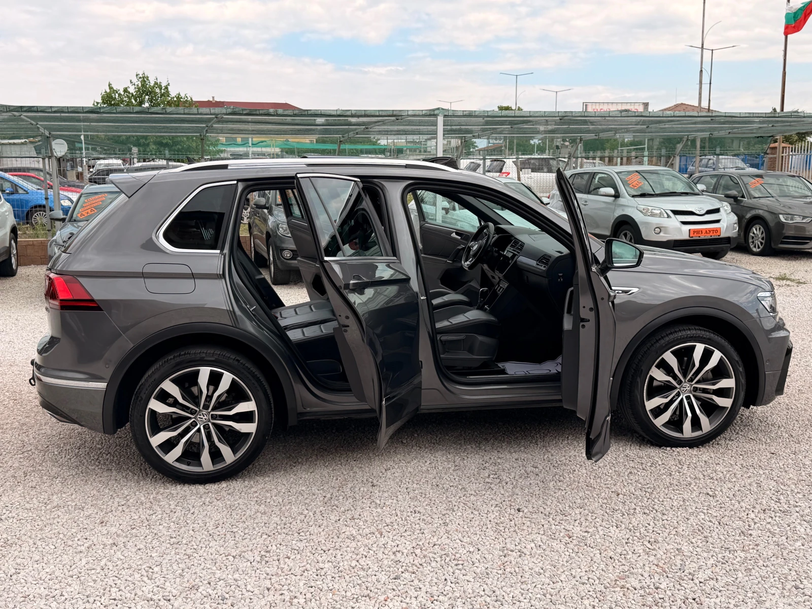 VW Tiguan 2.0TDI* R-LINE* 100%KM* 360KAMERA* FULL* ЛИЗИНГ, снимка 6 - Автомобили и джипове - 55152684