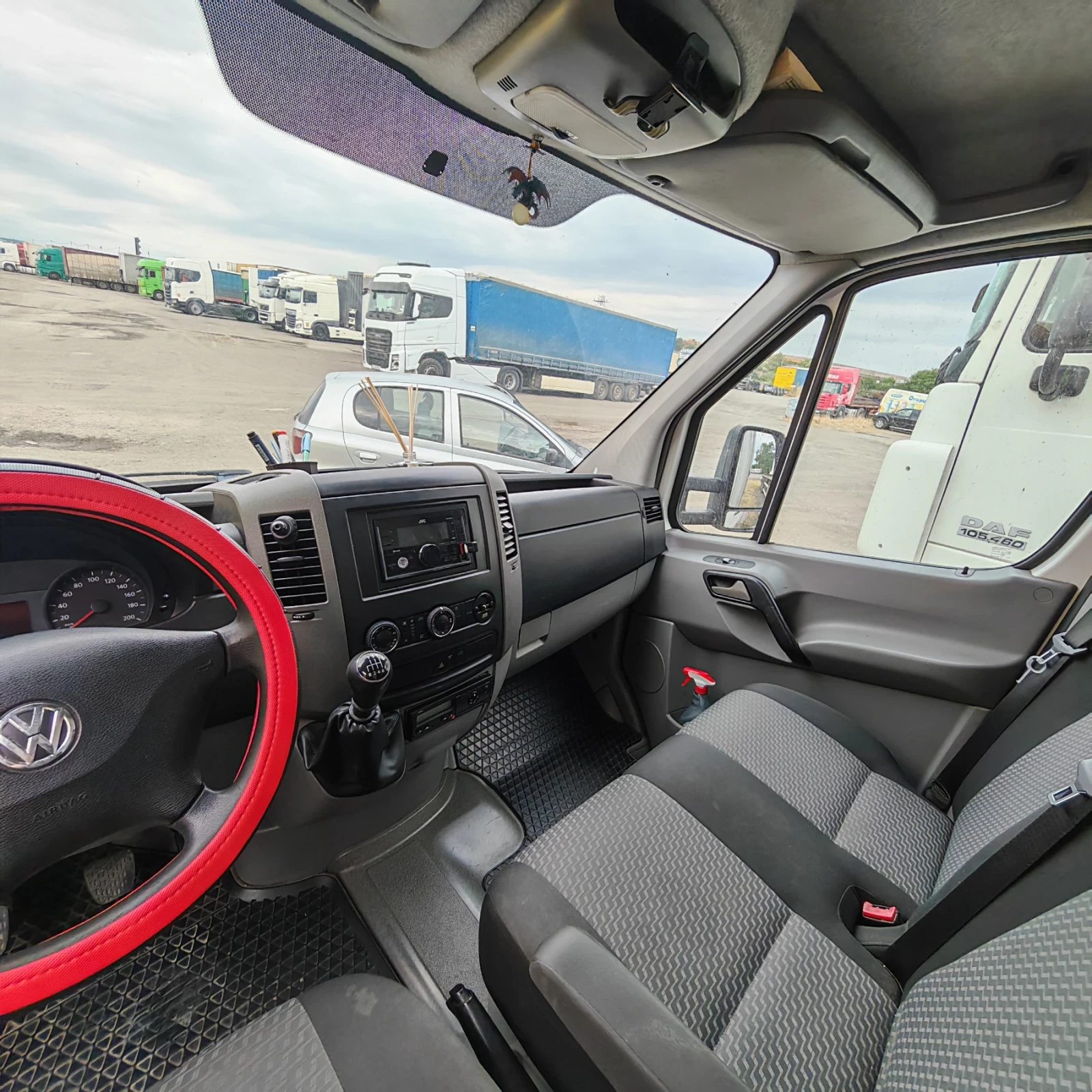 VW Crafter, снимка 10 - Бусове и автобуси - 55152350