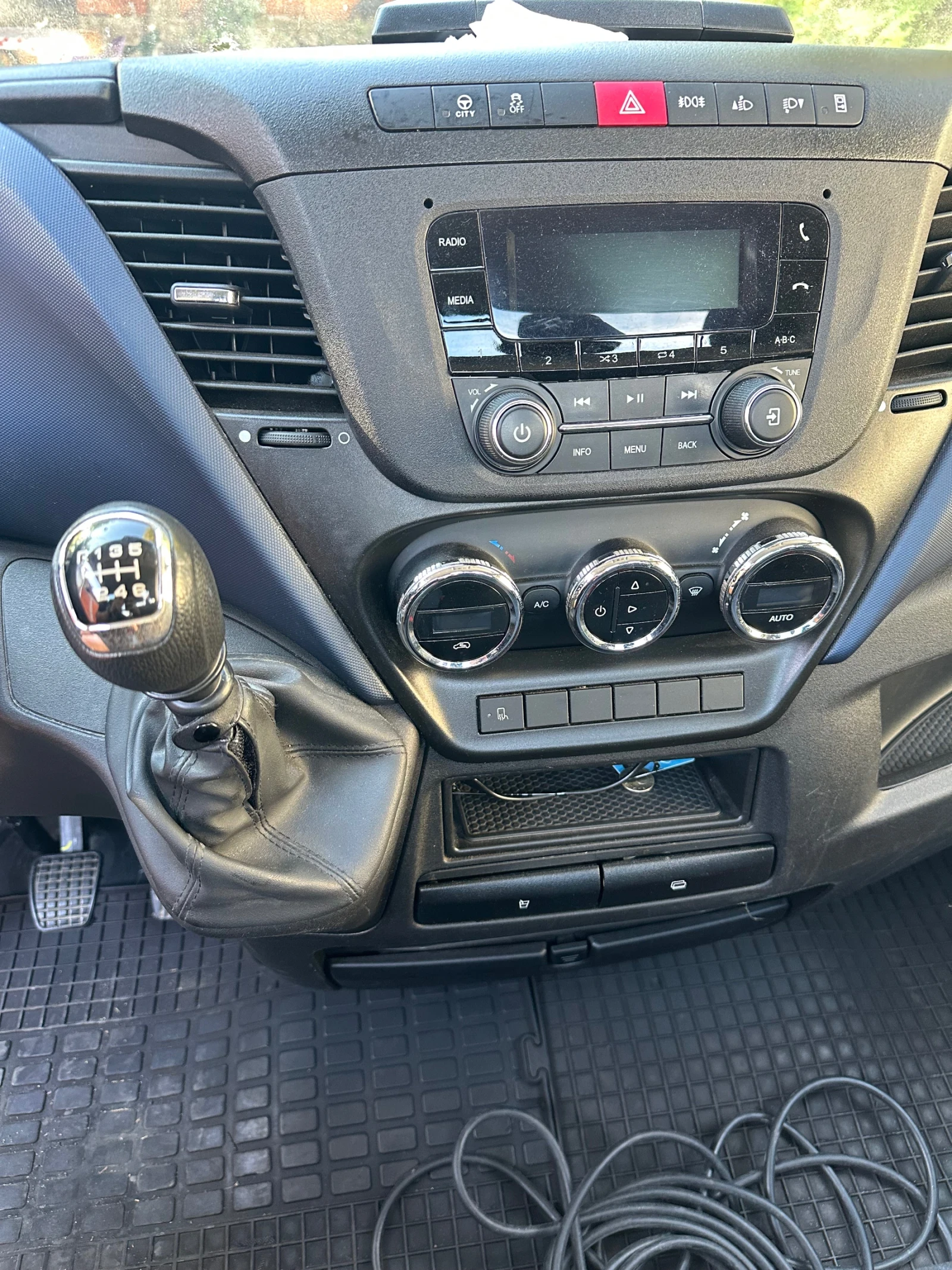 Iveco Daily 35S18, снимка 8 - Бусове и автобуси - 56143950