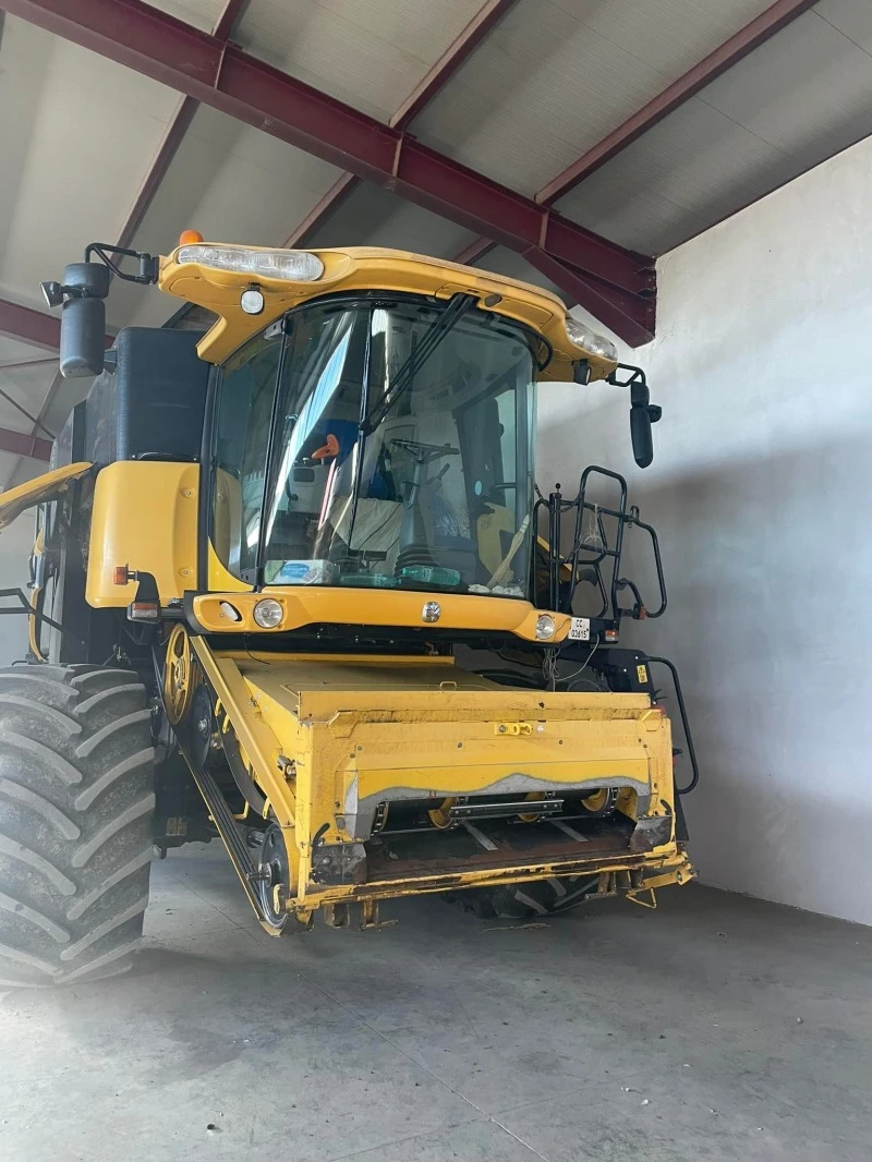 Комбайн New Holland CX8060, снимка 1 - Селскостопанска техника - 49493238