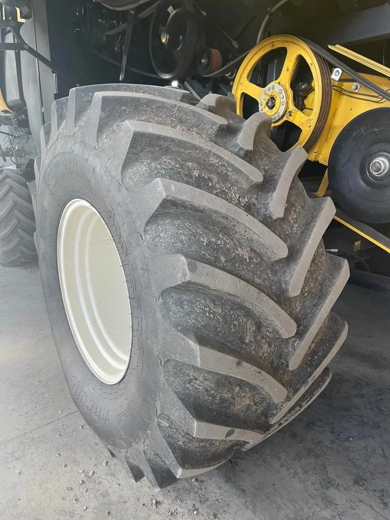 Комбайн New Holland CX8060, снимка 6 - Селскостопанска техника - 48239651