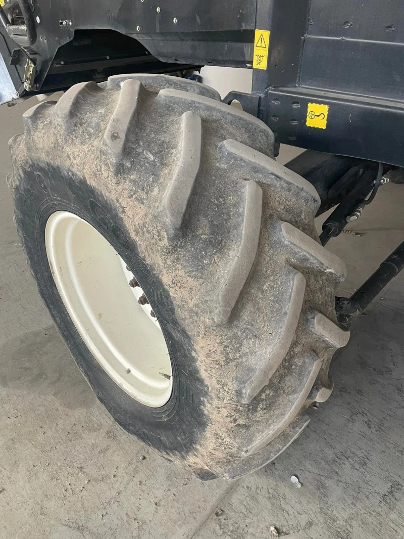 Комбайн New Holland CX8060, снимка 7 - Селскостопанска техника - 48239651