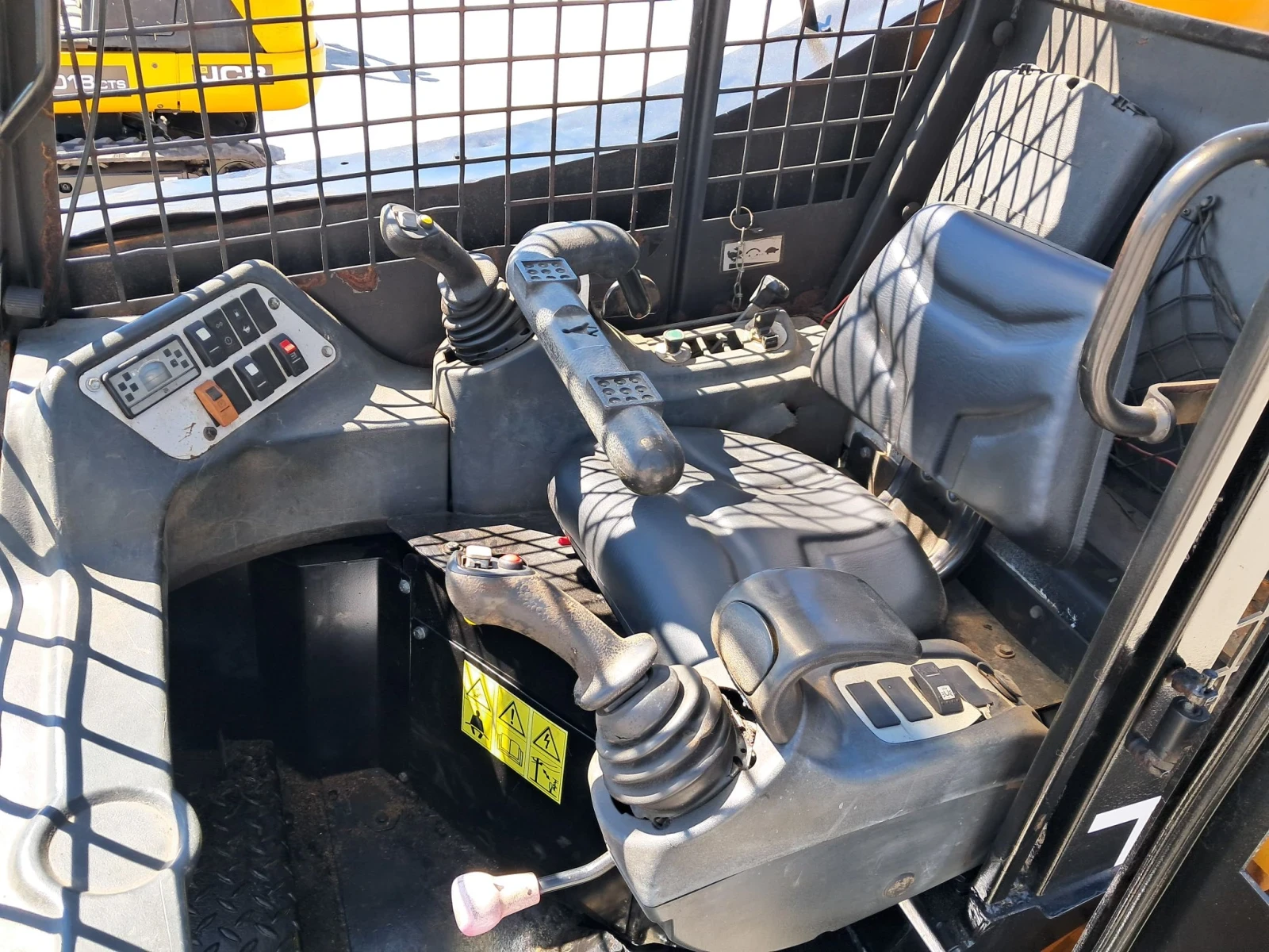 Мини челни товарачи JCB 190, снимка 6 - Индустриална техника - 55770179