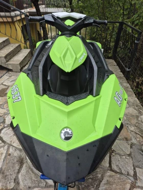 ����� �� �������� �� ���� Bombardier Sea Doo SPARK TRIXX 2UP