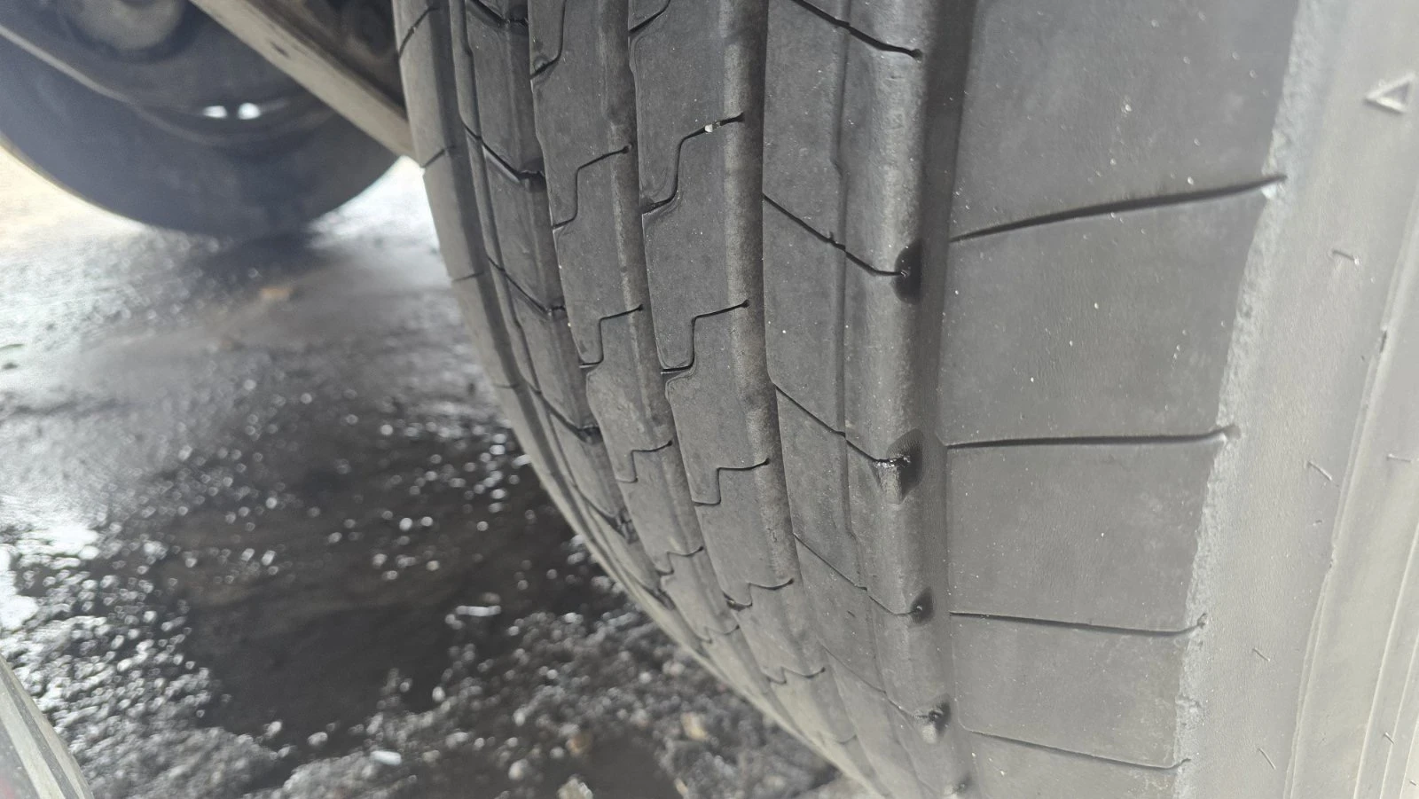 Полуремарке Schwarzmuller 5700 кг. Тара / 2.75 вис., снимка 12 - Ремаркета - 53915915