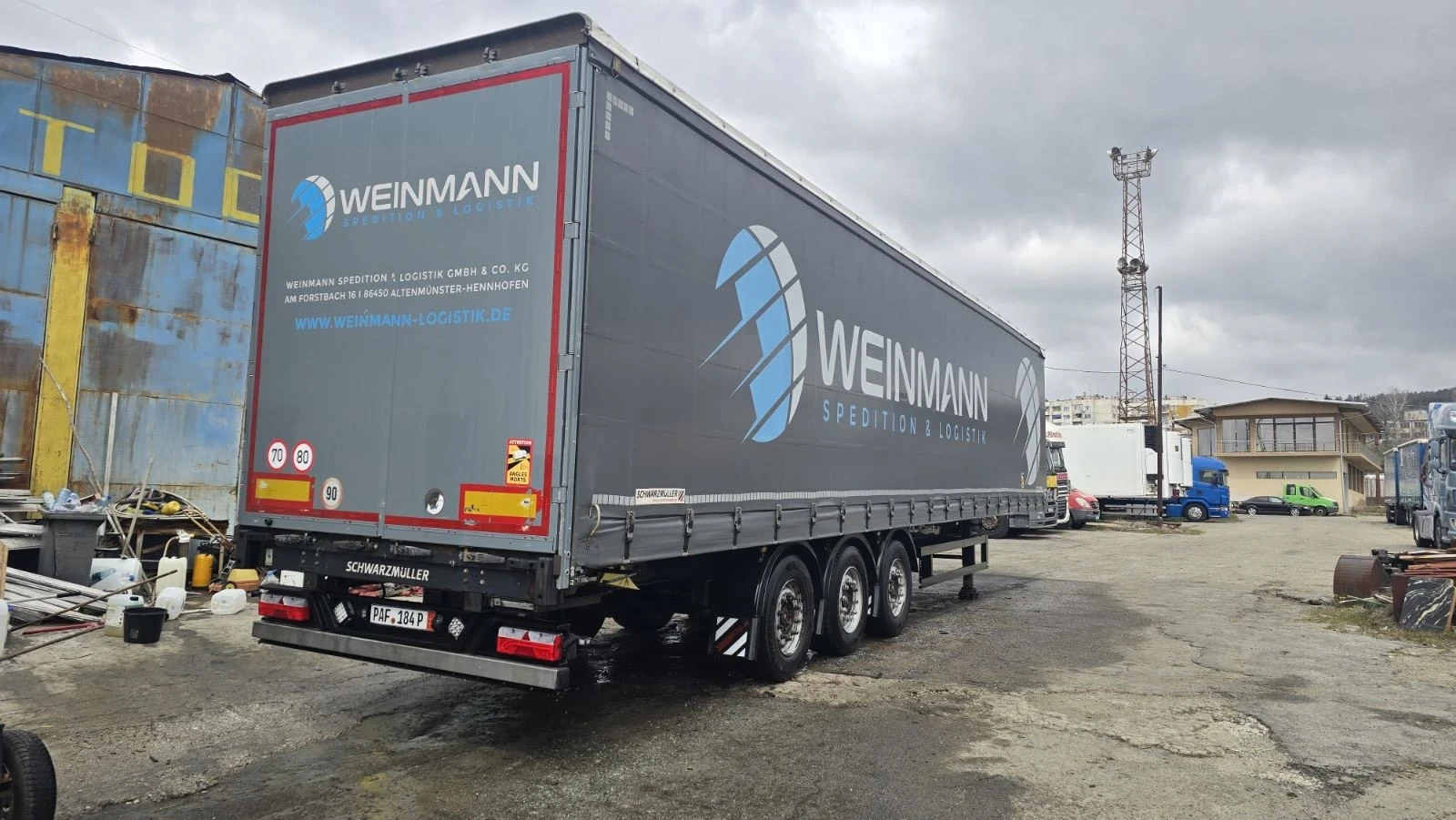 Полуремарке Schwarzmuller 5700 кг. Тара / 2.75 вис., снимка 2 - Ремаркета - 53915915