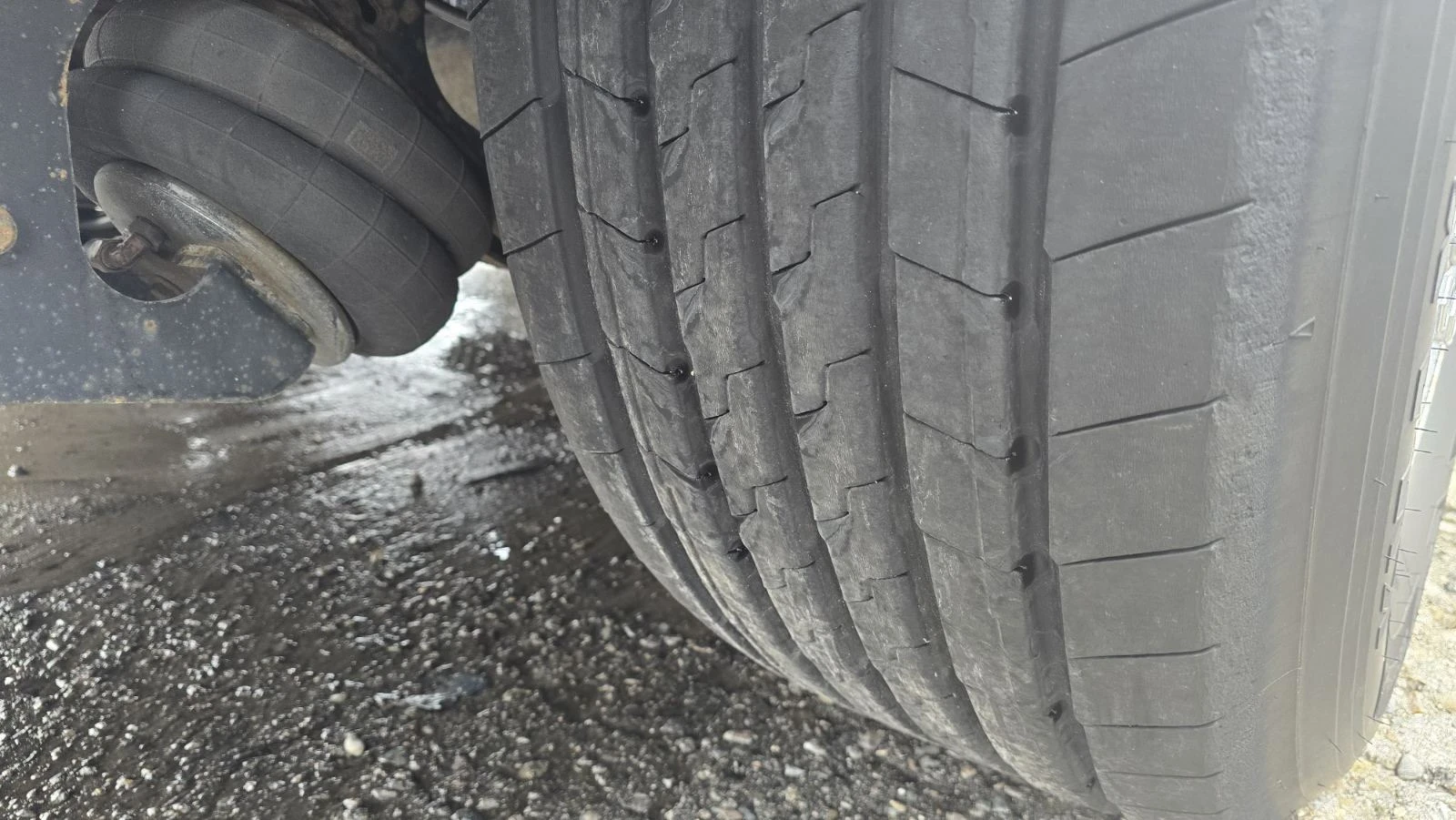 Полуремарке Schwarzmuller 5700 кг. Тара / 2.75 вис., снимка 13 - Ремаркета - 53915915