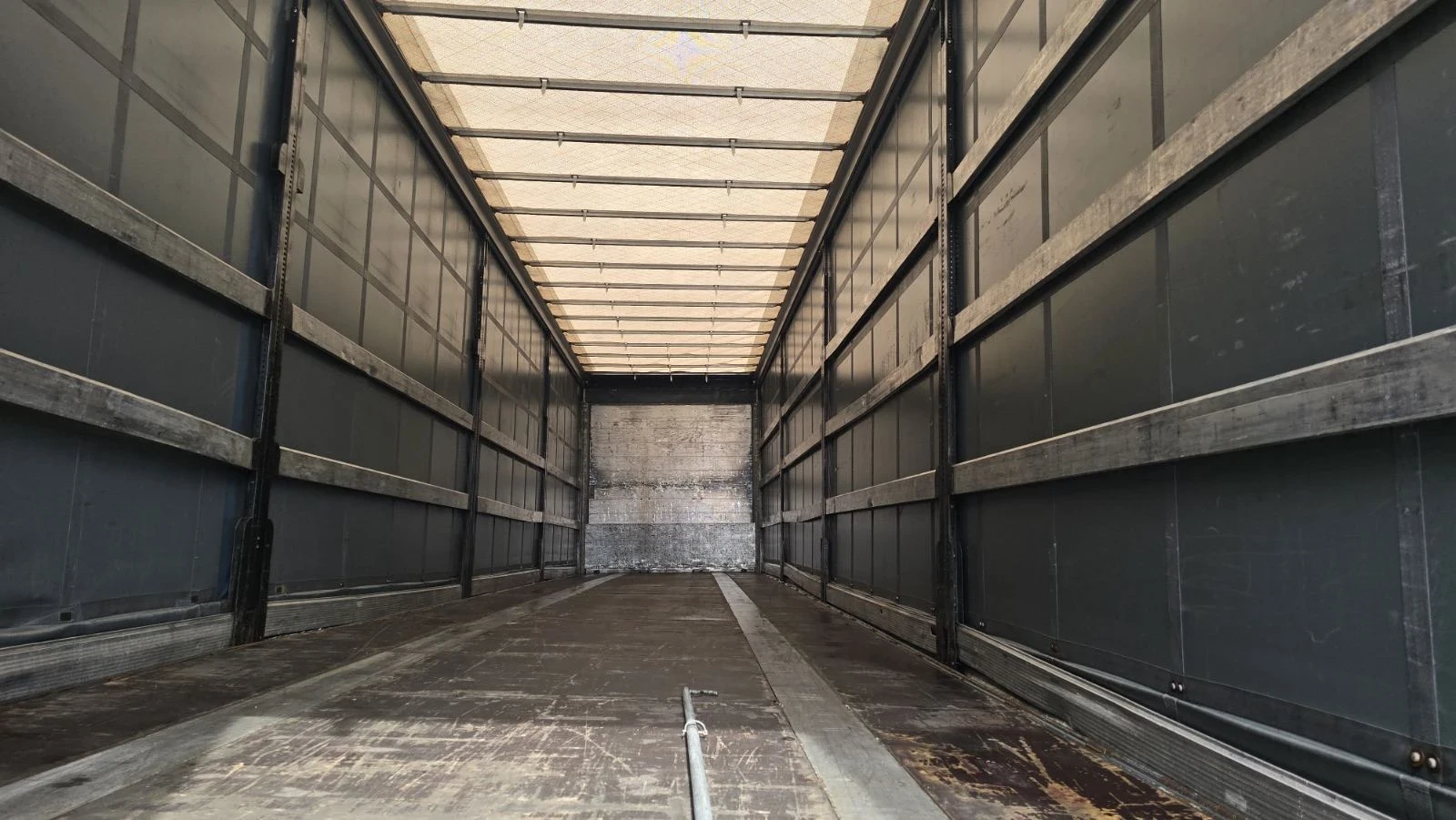 Полуремарке Schwarzmuller 5700 кг. Тара / 2.75 вис., снимка 11 - Ремаркета - 53915915