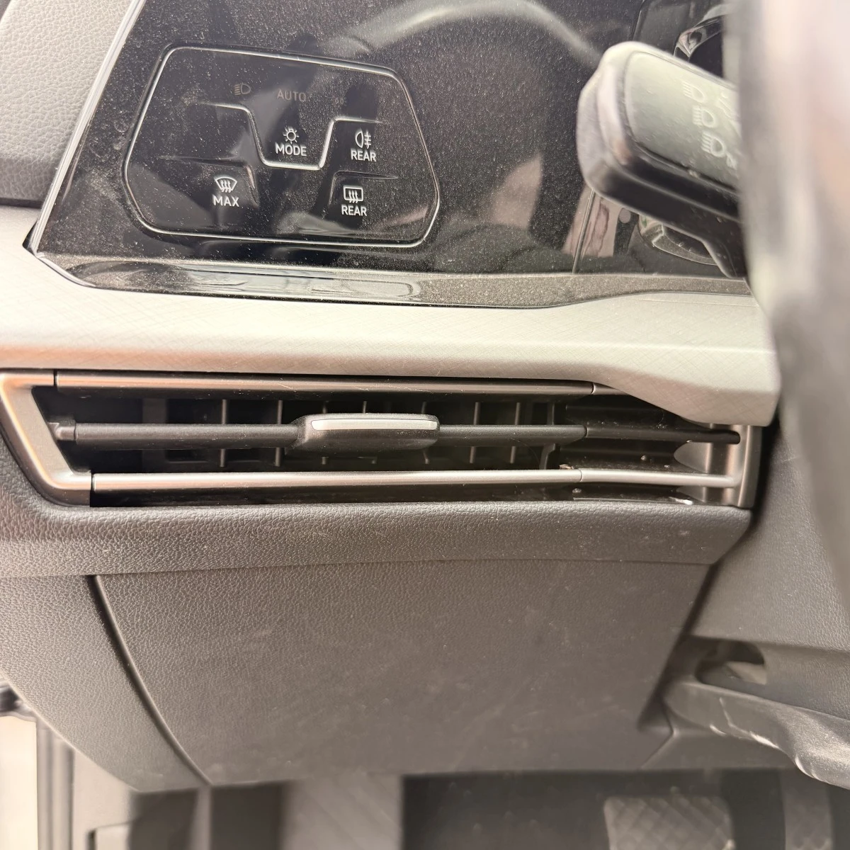 Въздуховод ляв VW Golf 85 20 TDI DTR 2021 5H1819703B