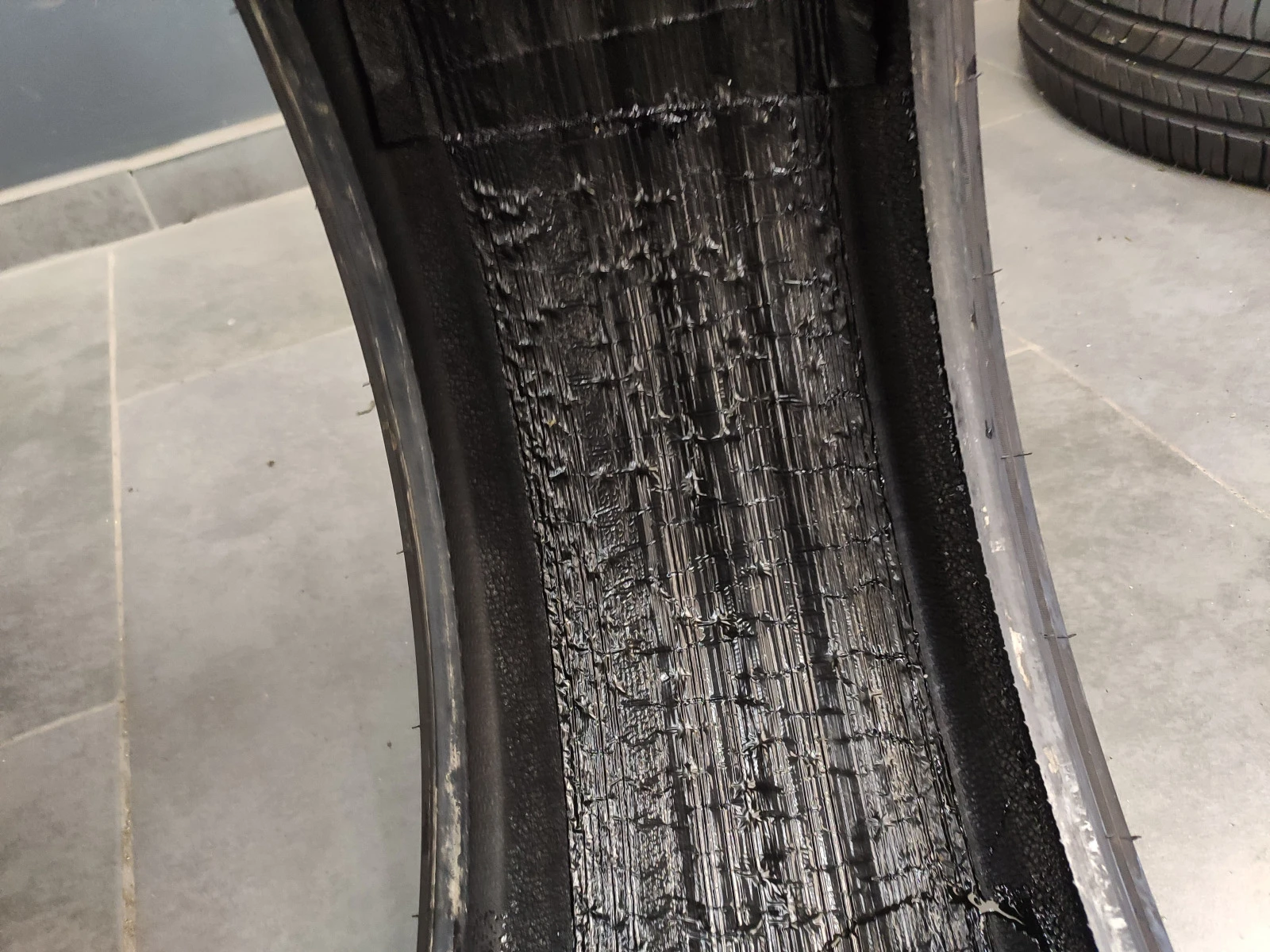  235/40R19 | Mobile.bg   13