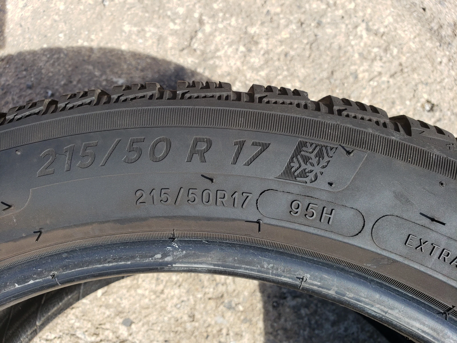 Гуми Зимни 215/50R17, снимка 7 - Гуми и джанти - 56255339