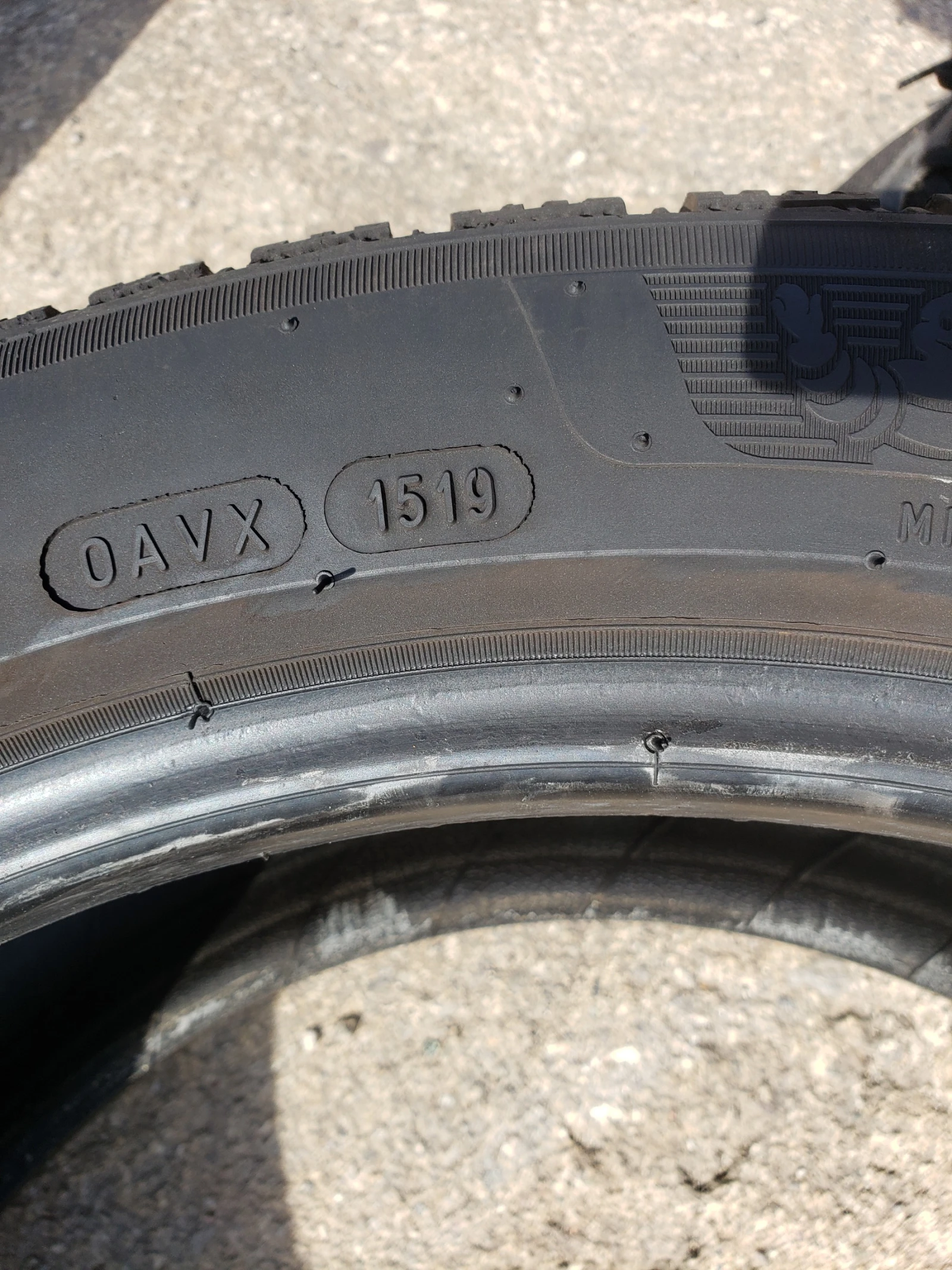 Гуми Зимни 215/50R17, снимка 8 - Гуми и джанти - 56255339