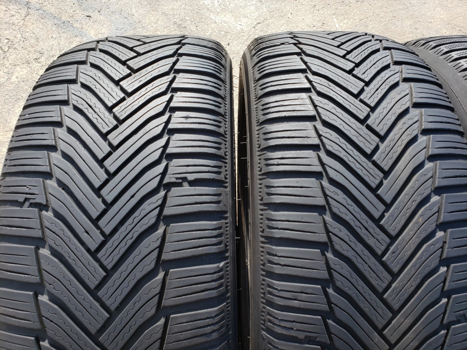Гуми Зимни 215/50R17, снимка 4 - Гуми и джанти - 56255339