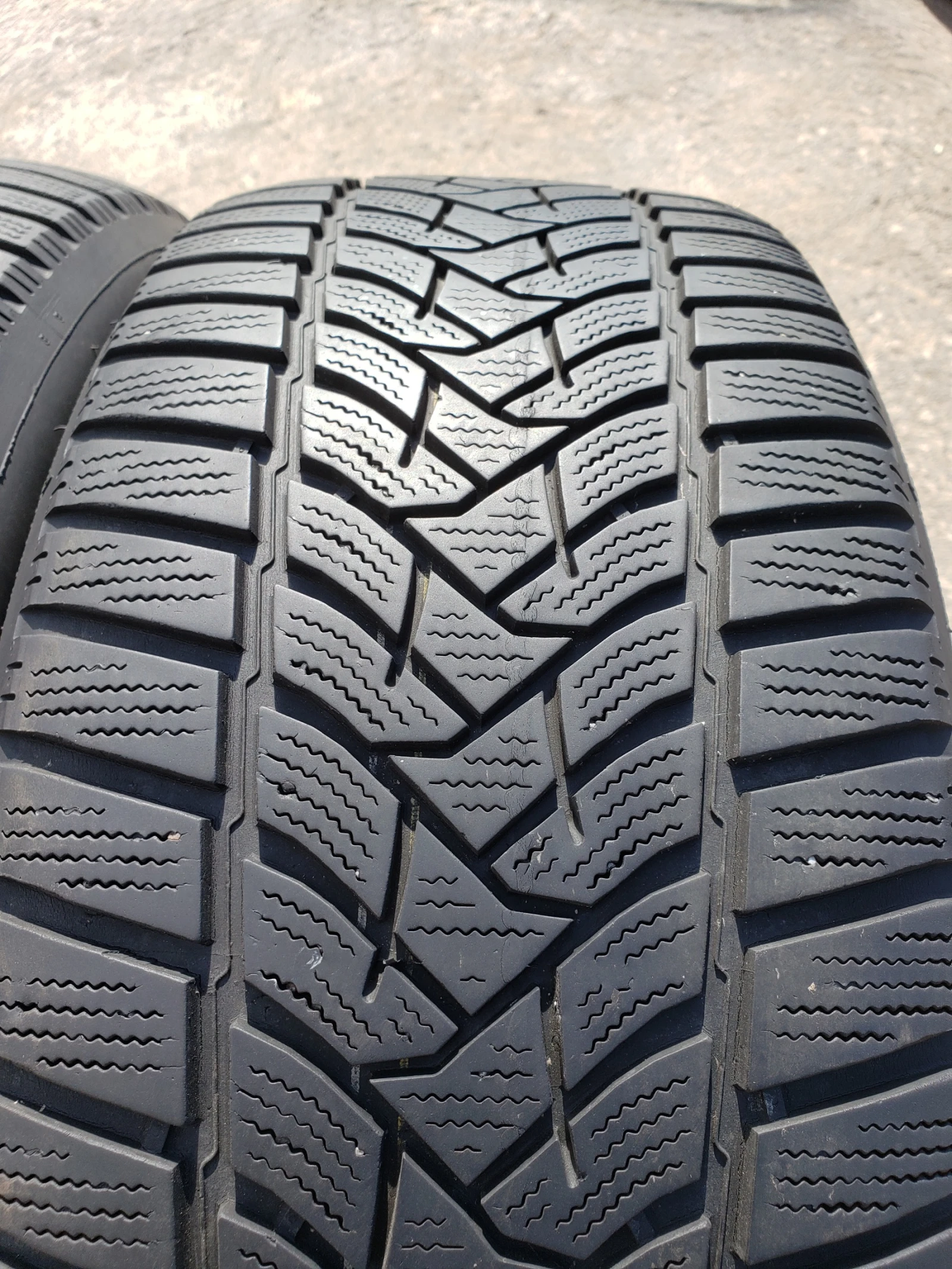Гуми Зимни 215/50R17
