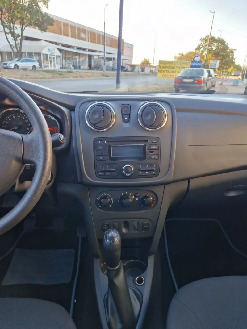 Dacia Sandero 1.2, снимка 12 - Автомобили и джипове - 47581167