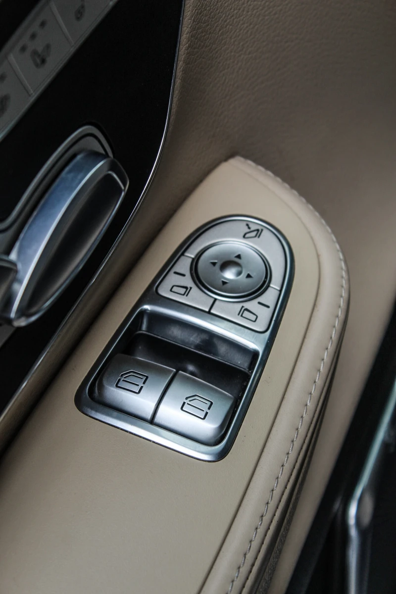 Mercedes-Benz V 300 Exclusive 4Matic Burmester First Class, снимка 6 - Автомобили и джипове - 51542470