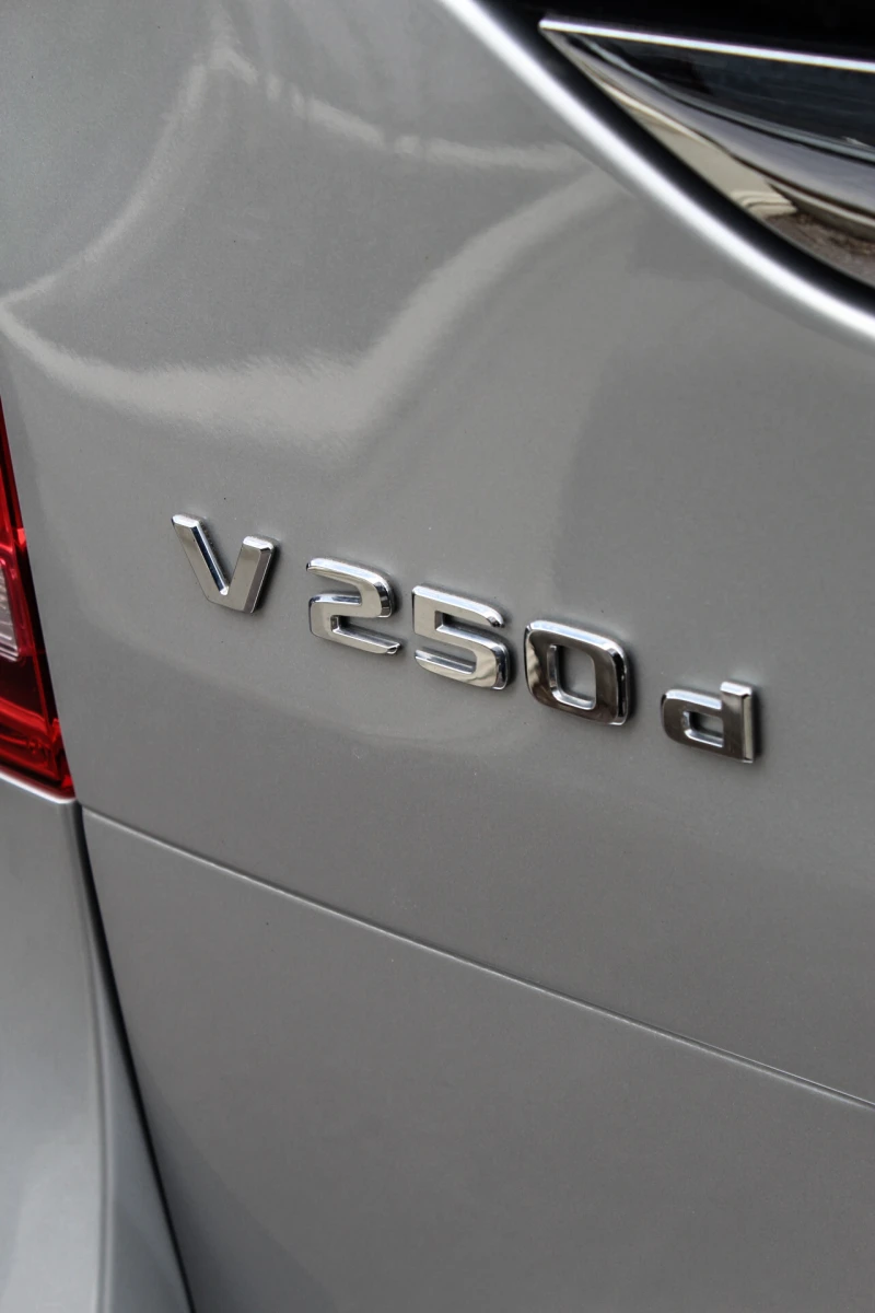 Mercedes-Benz V 300 Exclusive 4Matic Burmester First Class, снимка 4 - Автомобили и джипове - 51542470