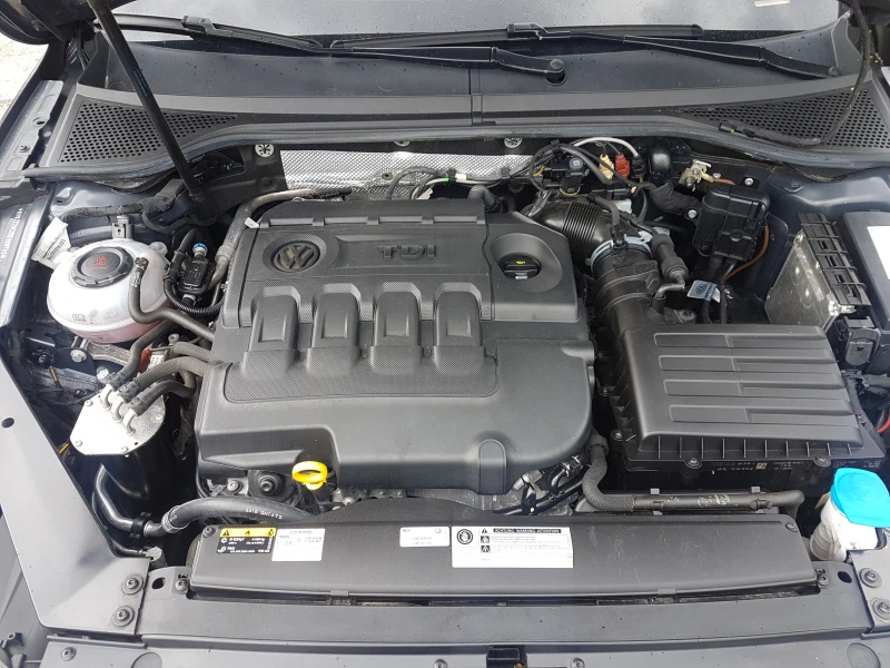 VW Passat 2.0TDI R-LINE, снимка 11 - Автомобили и джипове - 50918099