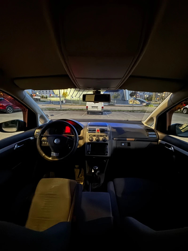 VW Touran, снимка 6 - Автомобили и джипове - 52428076