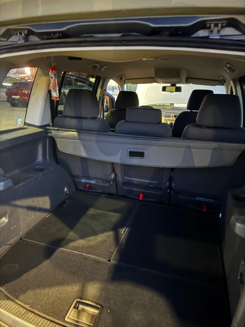 VW Touran, снимка 8 - Автомобили и джипове - 52428076