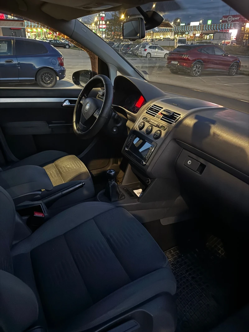 VW Touran, снимка 5 - Автомобили и джипове - 52428076