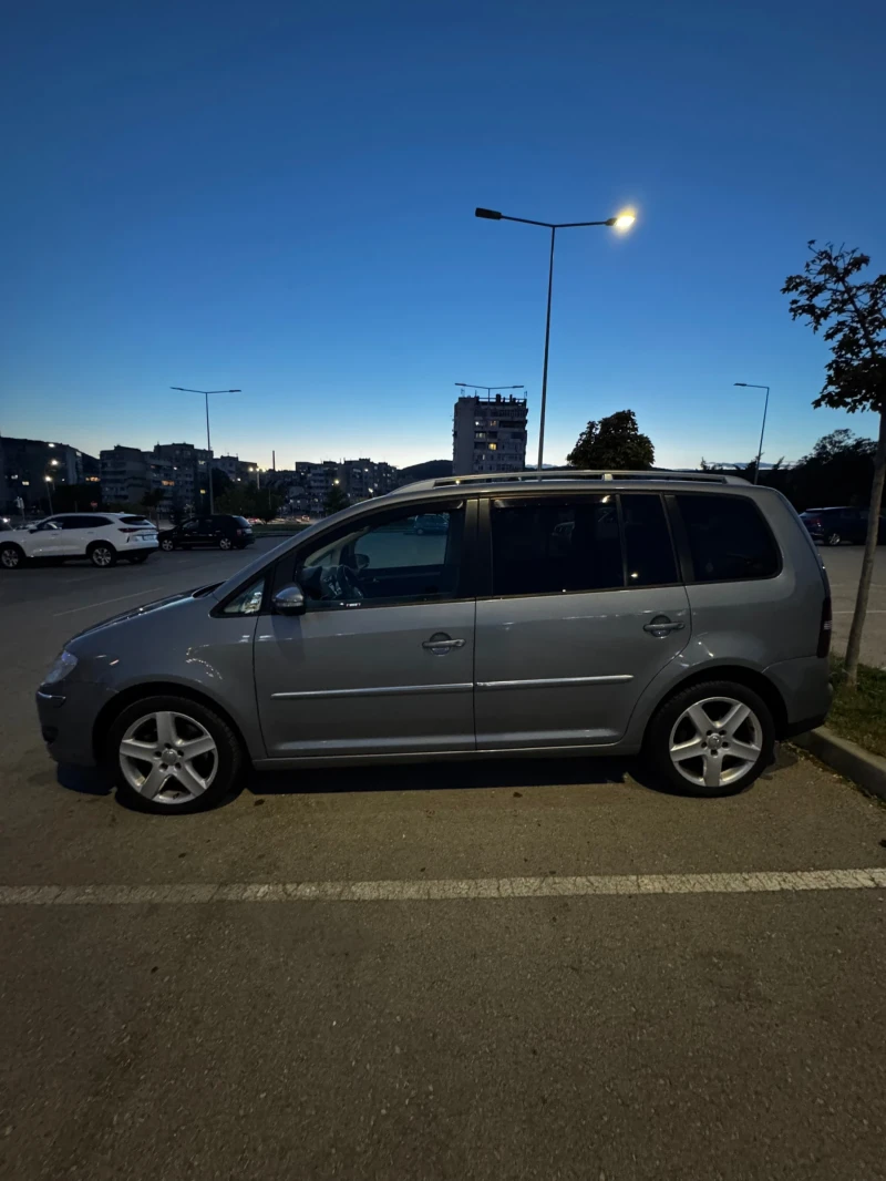 VW Touran, снимка 2 - Автомобили и джипове - 52428076