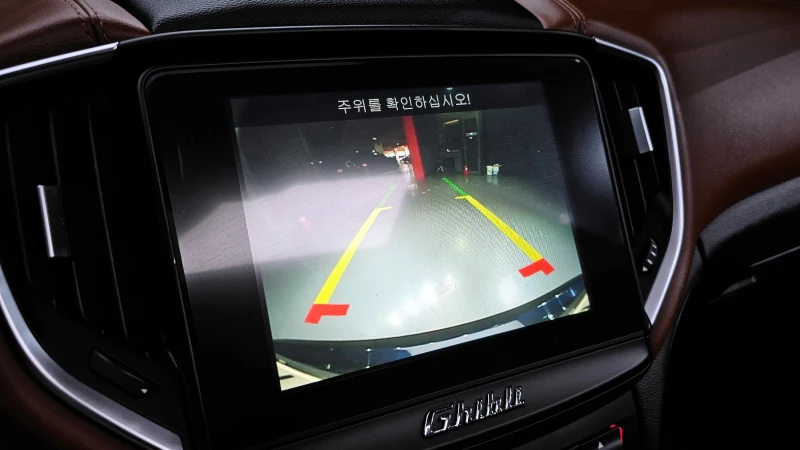 Maserati Ghibli, снимка 16 - Автомобили и джипове - 52925541