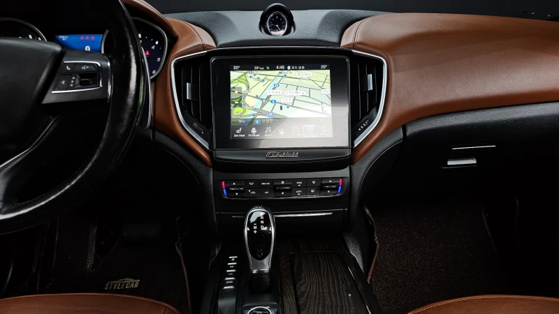 Maserati Ghibli, снимка 14 - Автомобили и джипове - 52925541