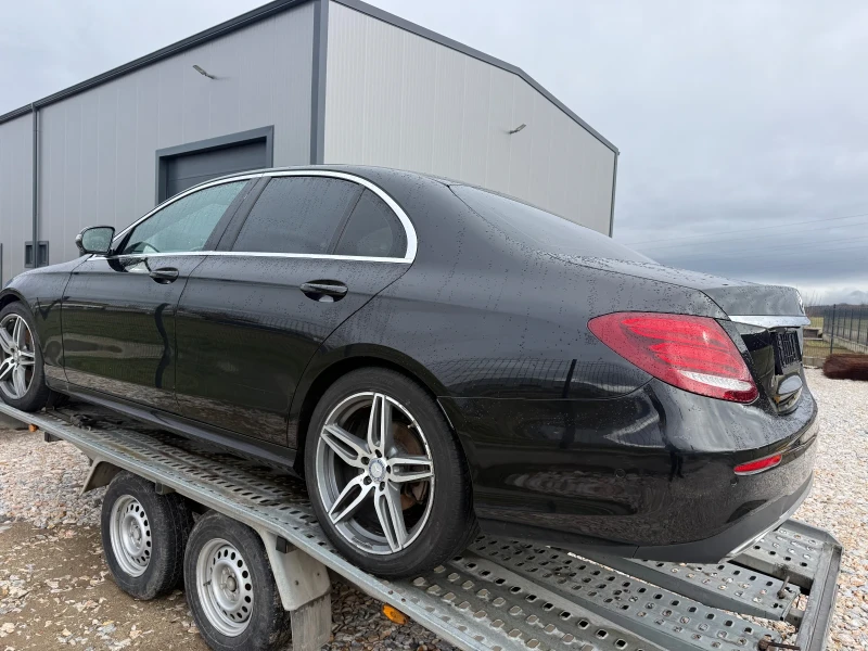 Mercedes-Benz E 220 * AMG Пакет* , снимка 4 - Автомобили и джипове - 53289406