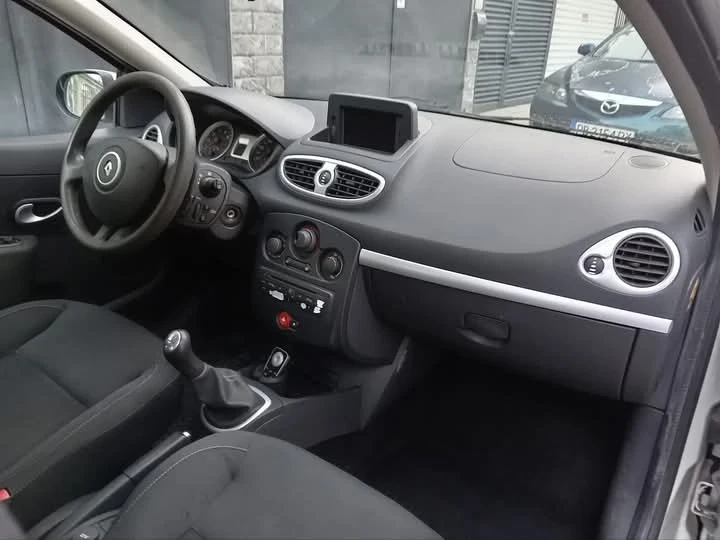 Renault Clio, снимка 11 - Автомобили и джипове - 49543248