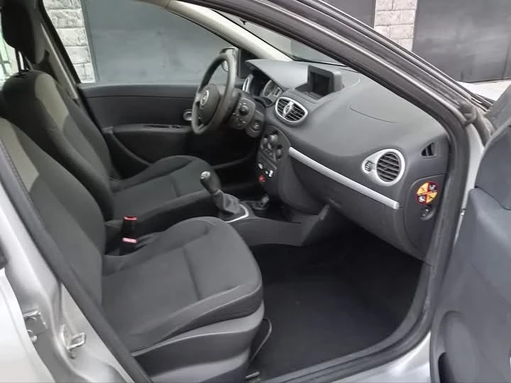 Renault Clio, снимка 9 - Автомобили и джипове - 49543248