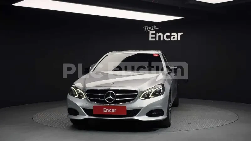 Mercedes-Benz E 220, снимка 3 - Автомобили и джипове - 55017181