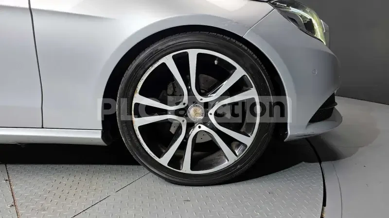 Mercedes-Benz E 220, снимка 5 - Автомобили и джипове - 55017181