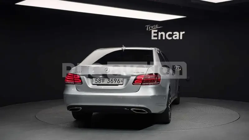 Mercedes-Benz E 220, снимка 4 - Автомобили и джипове - 55017181