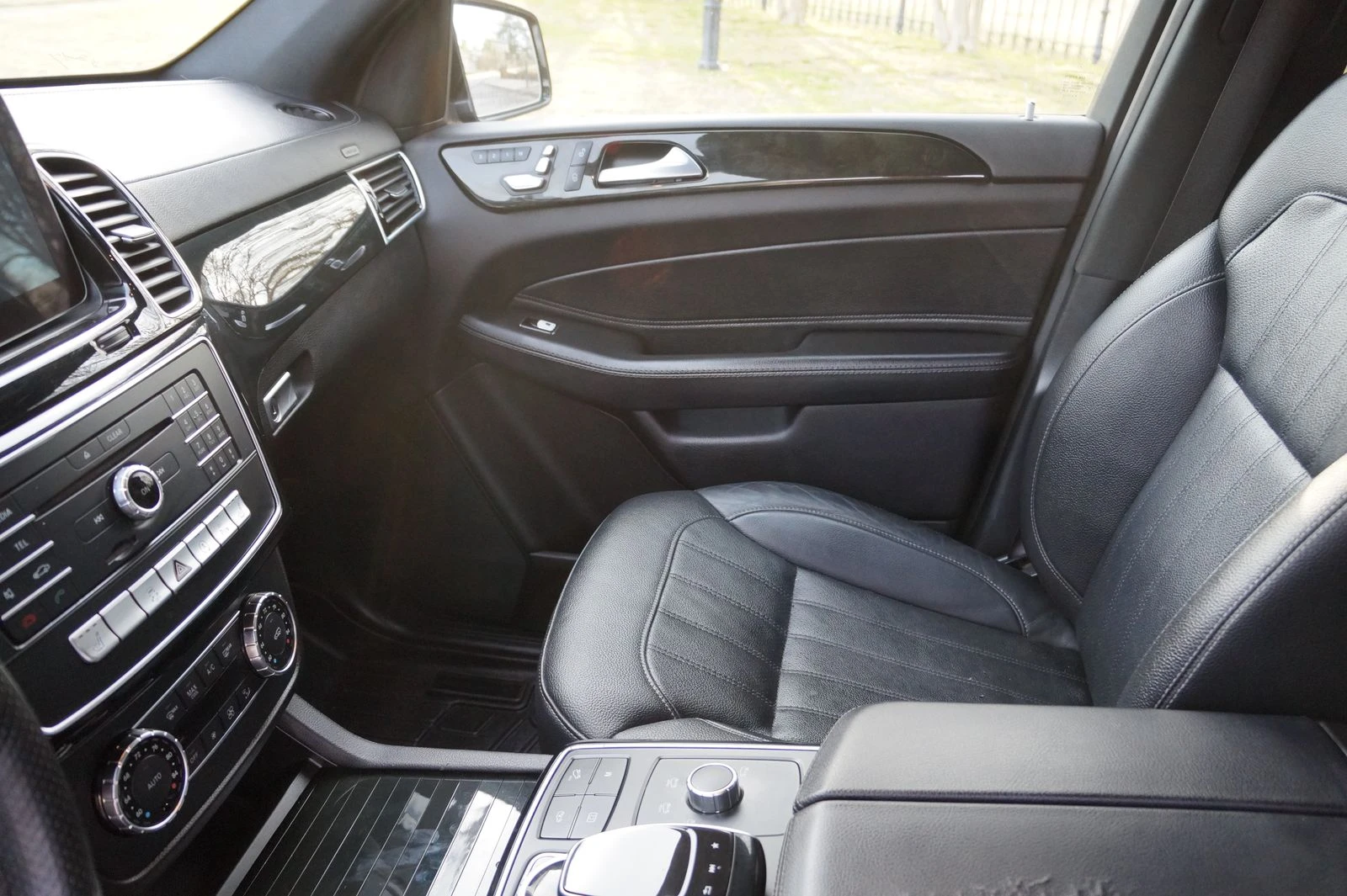 Mercedes-Benz GLS 450 7места* 360 камера* пано* следене на ленти* нови г - изображение 7