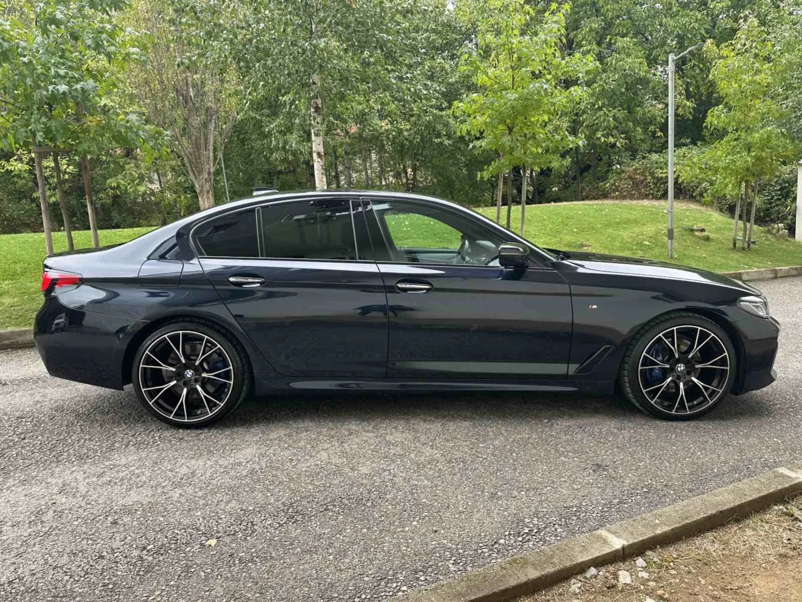 BMW 530 d / FACELIFT 2022 / M-OPTIC - изображение 8