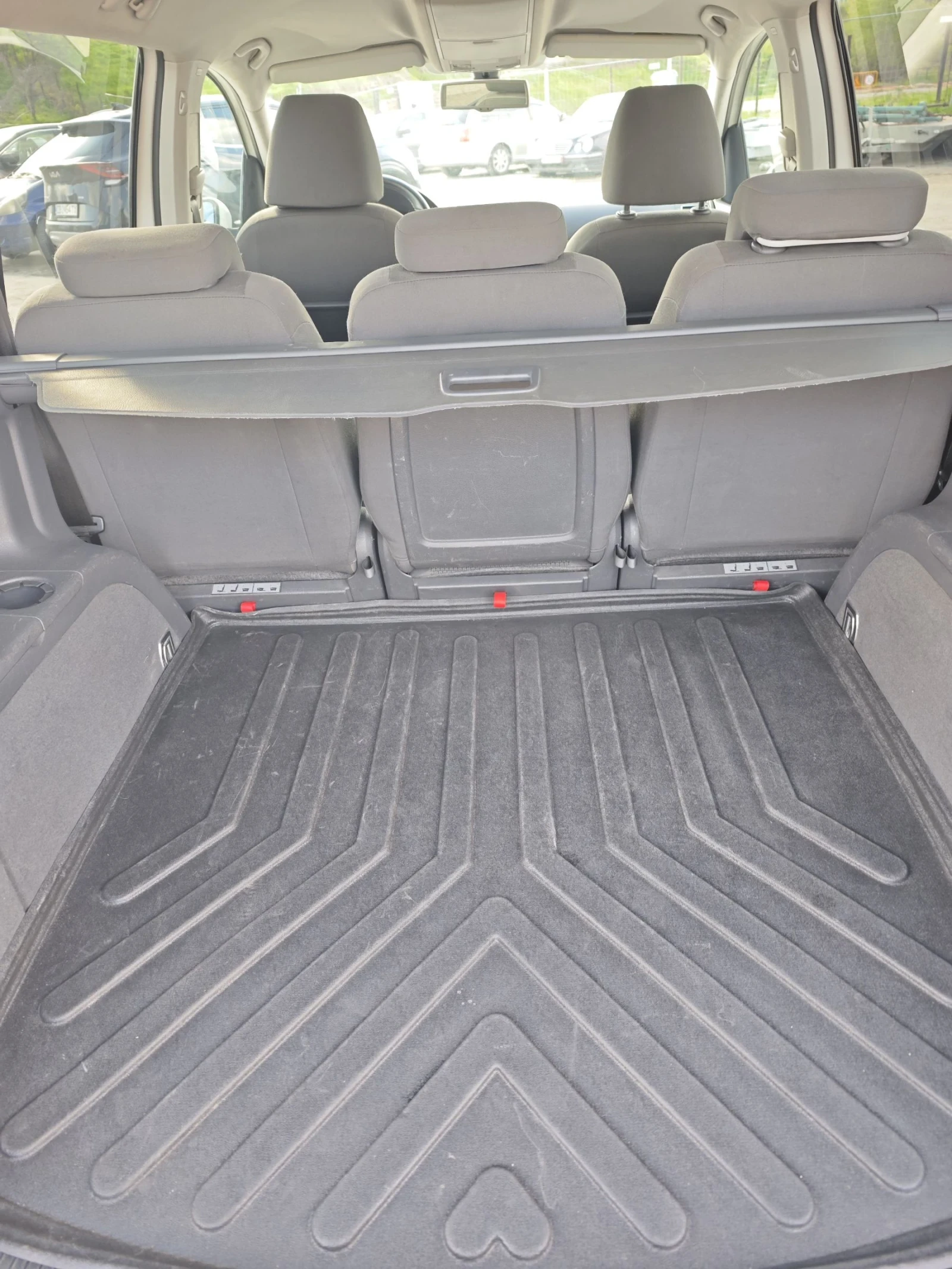 VW Touran Ван, снимка 9 - Автомобили и джипове - 54390054