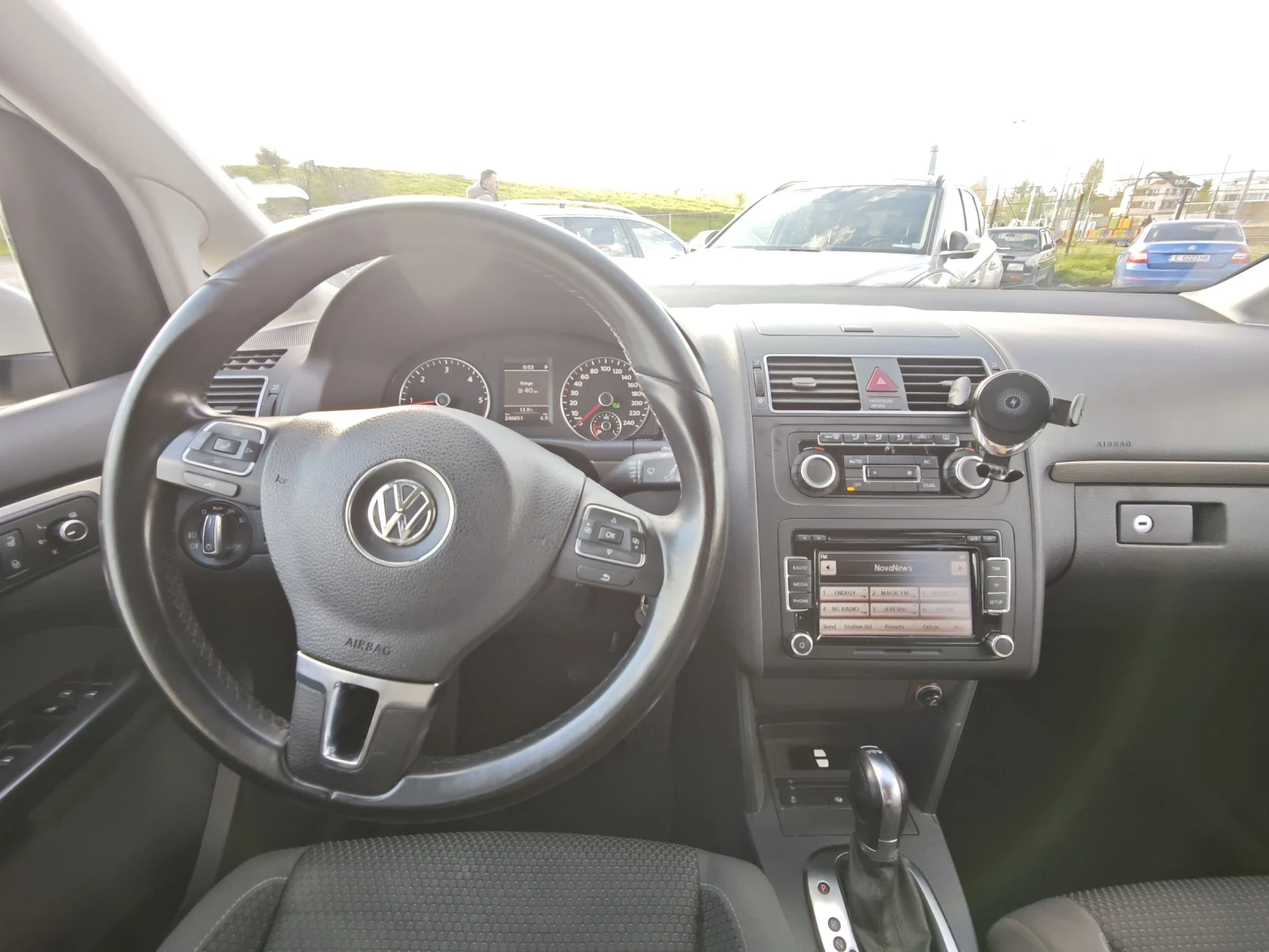 VW Touran Ван, снимка 11 - Автомобили и джипове - 54390054