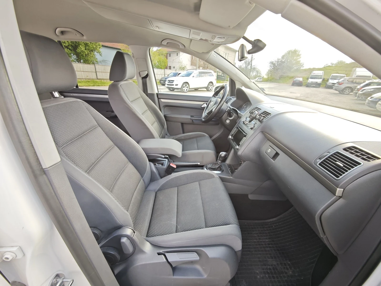 VW Touran Ван, снимка 6 - Автомобили и джипове - 54390054