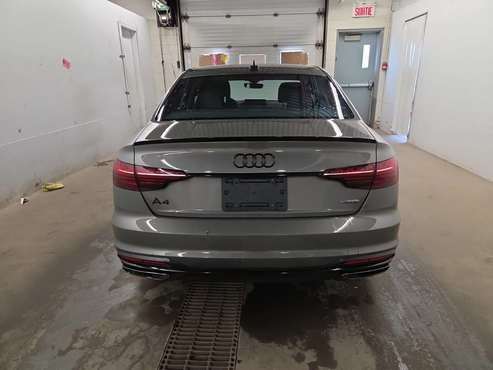 Audi A4 PROGRESSIV  Blind Spot  CARFAX , снимка 6 - Автомобили и джипове - 54757086