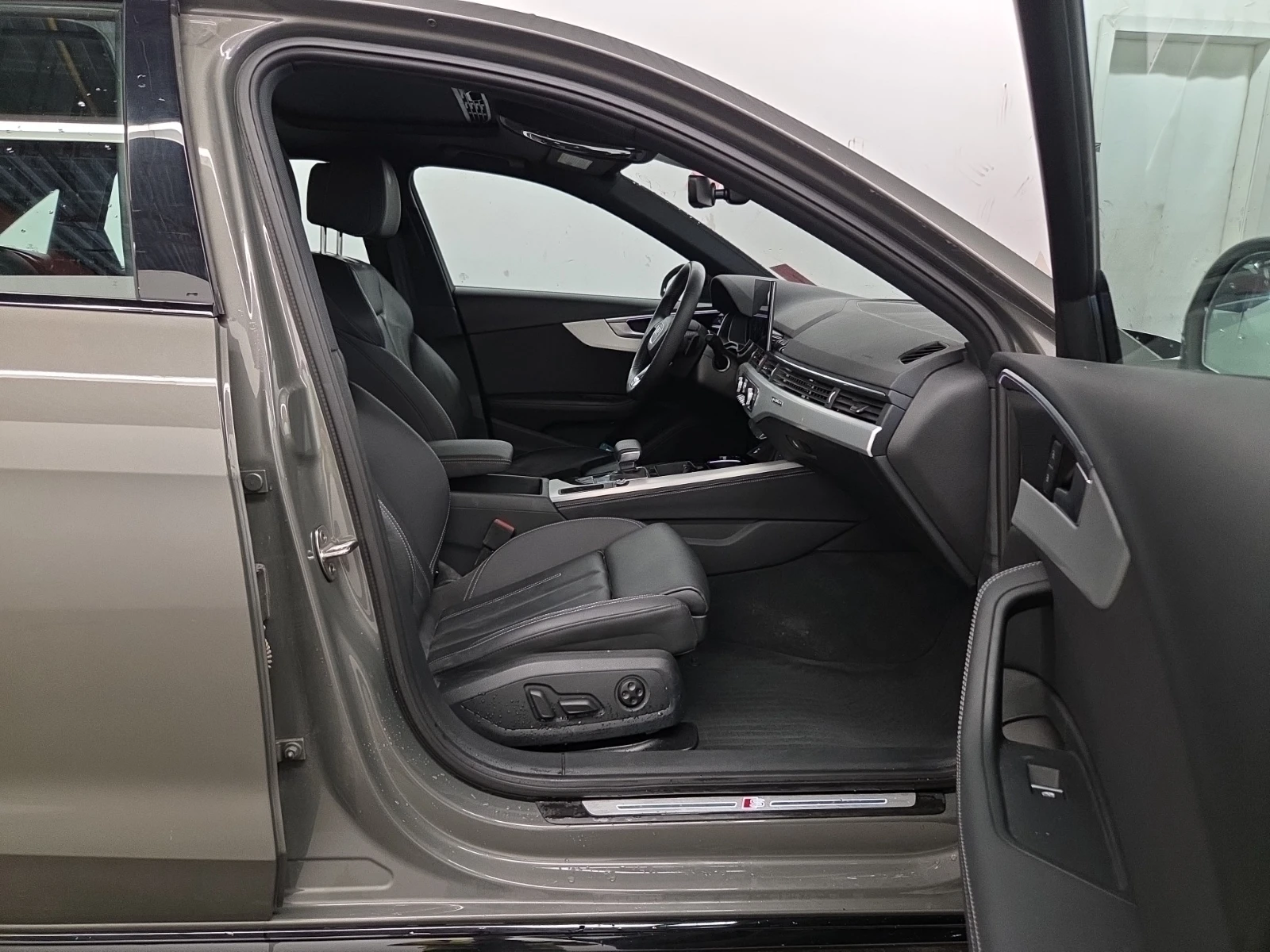 Audi A4 PROGRESSIV  Blind Spot  CARFAX , снимка 11 - Автомобили и джипове - 54757086