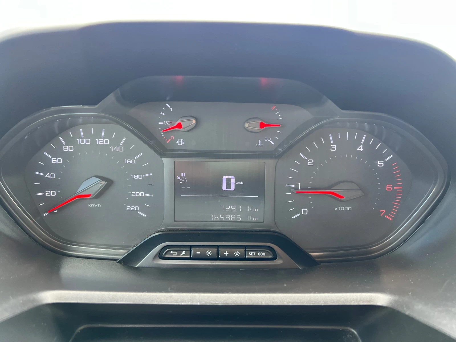Peugeot Partner Като нов, снимка 13 - Автомобили и джипове - 54922093