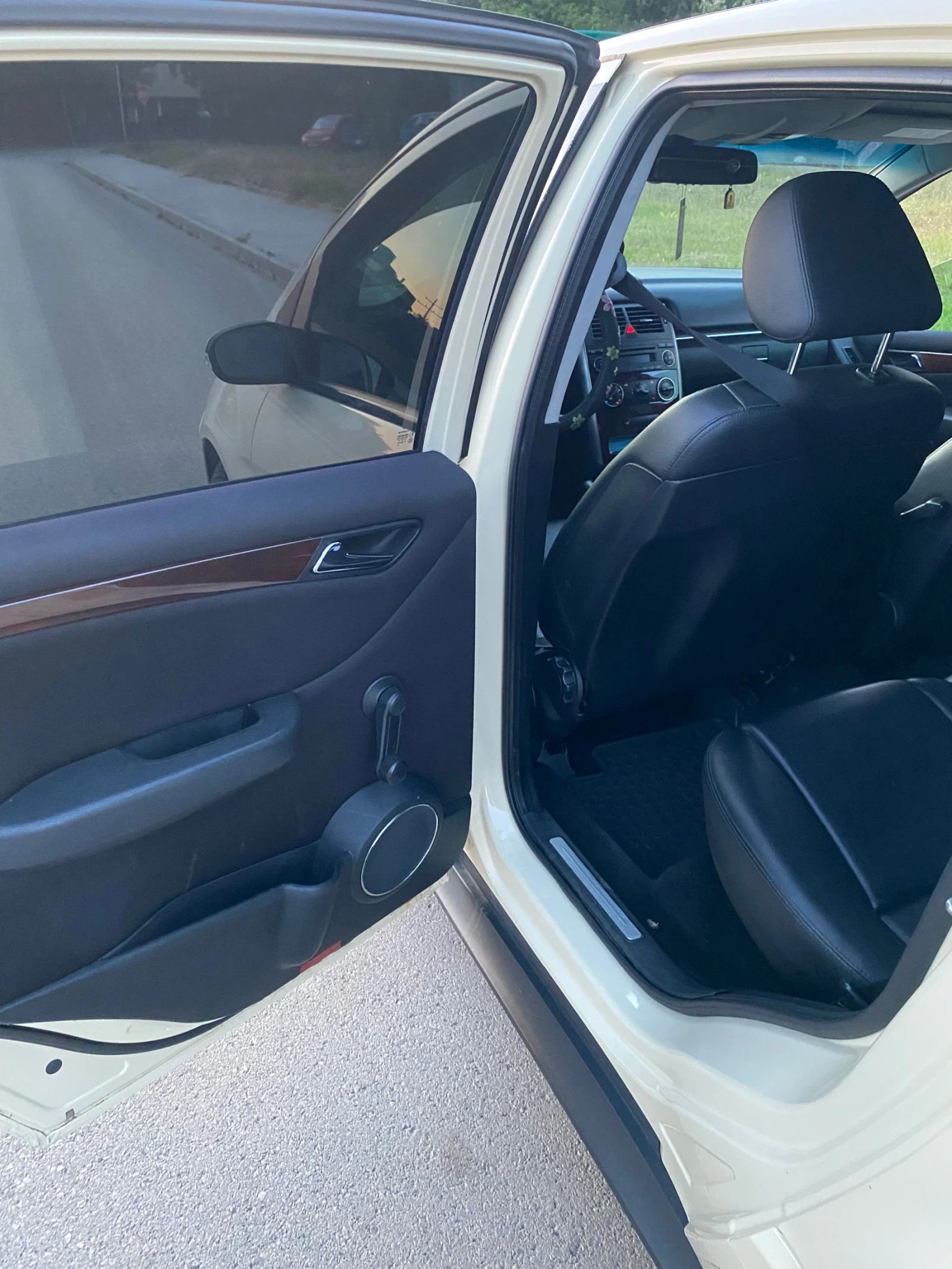 Mercedes-Benz B 180, снимка 6 - Автомобили и джипове - 55179680