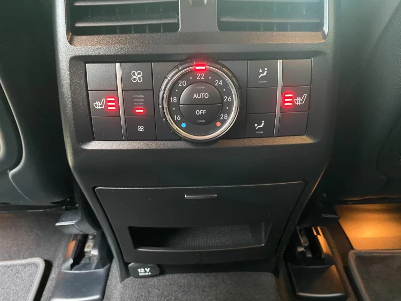 Mercedes-Benz GLE 63 AMG COUPE/V8/557HP/AIRMATIC/NIGHT-PACK/MEMO/KLESS/601f, снимка 15 - Автомобили и джипове - 51402693